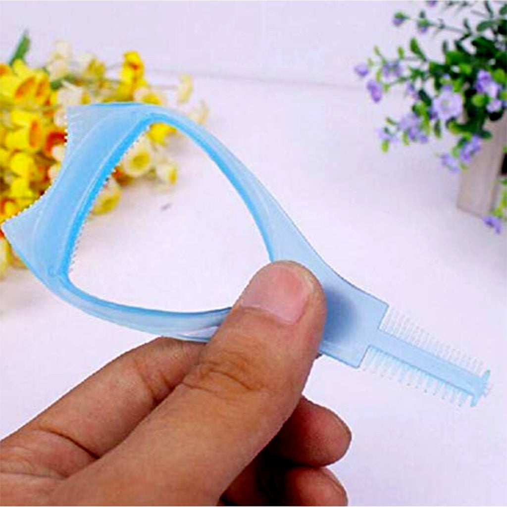 Durable plastic Eyelash Tool, gentle on skin and easy to clean after use.