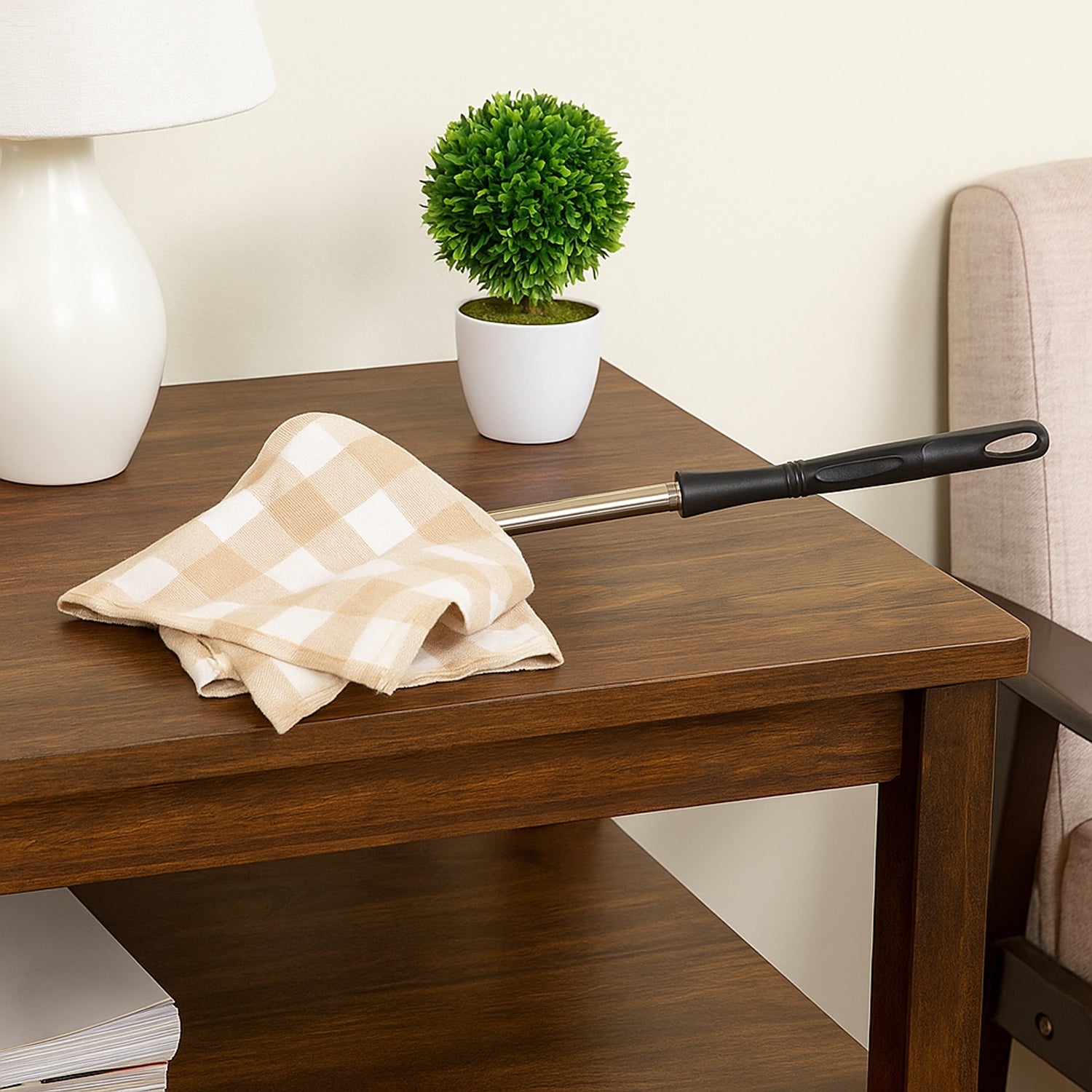 Dusting cloth with handle featuring soft cotton cloth sleeve