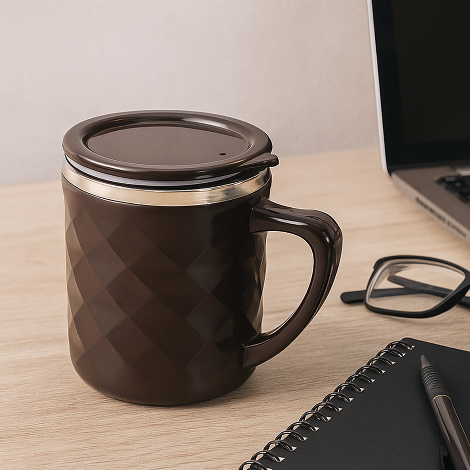 Insulated double-wall coffee mug highlighting cool-touch exterior and smooth rim