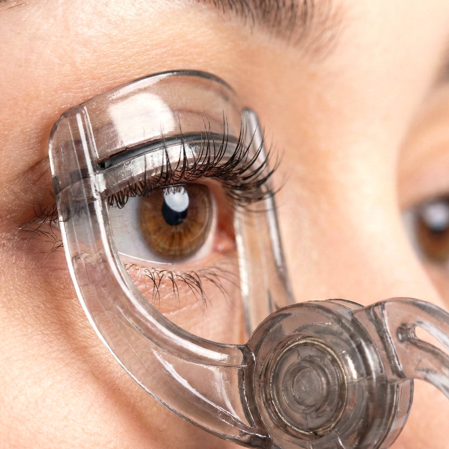 Eye lash curler tool with transparent plastic body for makeup styling
