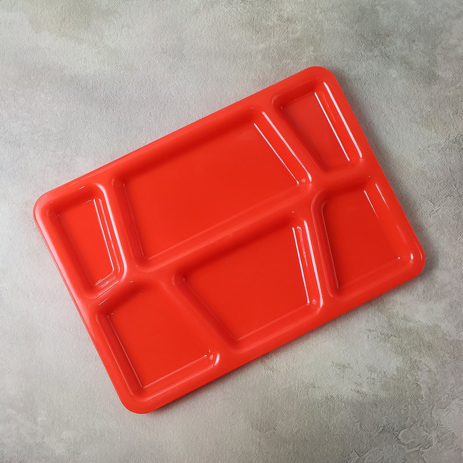 Lightweight plastic compartmented serving dish for portion control