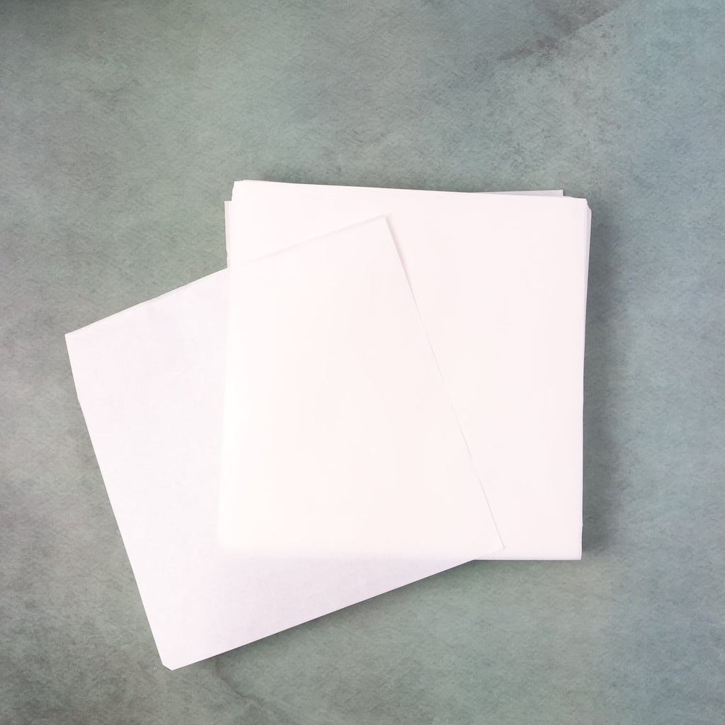 Stack of white, grease-resistant non-stick food paper sheets, size 220x220 mm