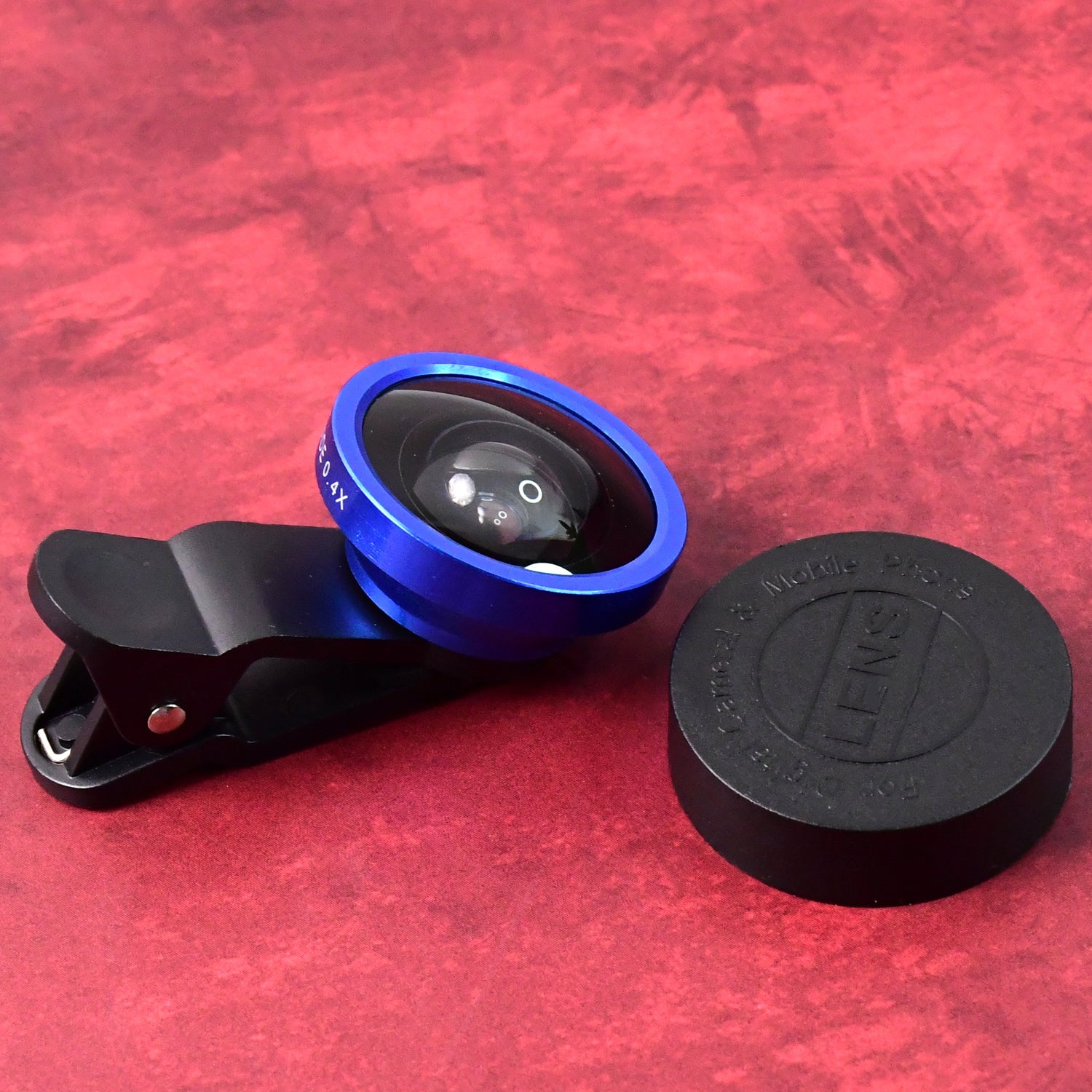 Wide-angle selfie lens in compact clip-on design for smartphones