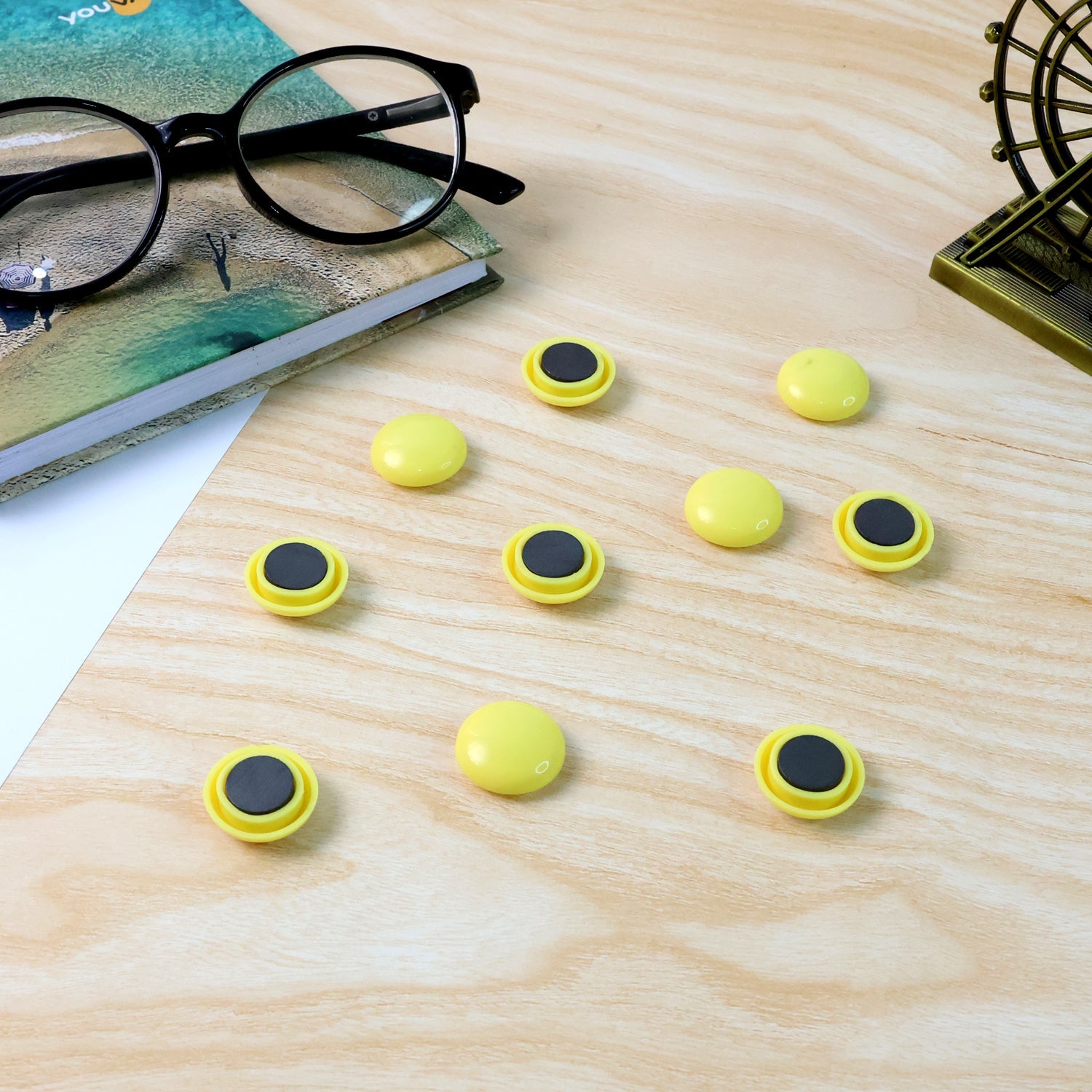 Packaging of the 10-piece strong round fridge magnet set.
