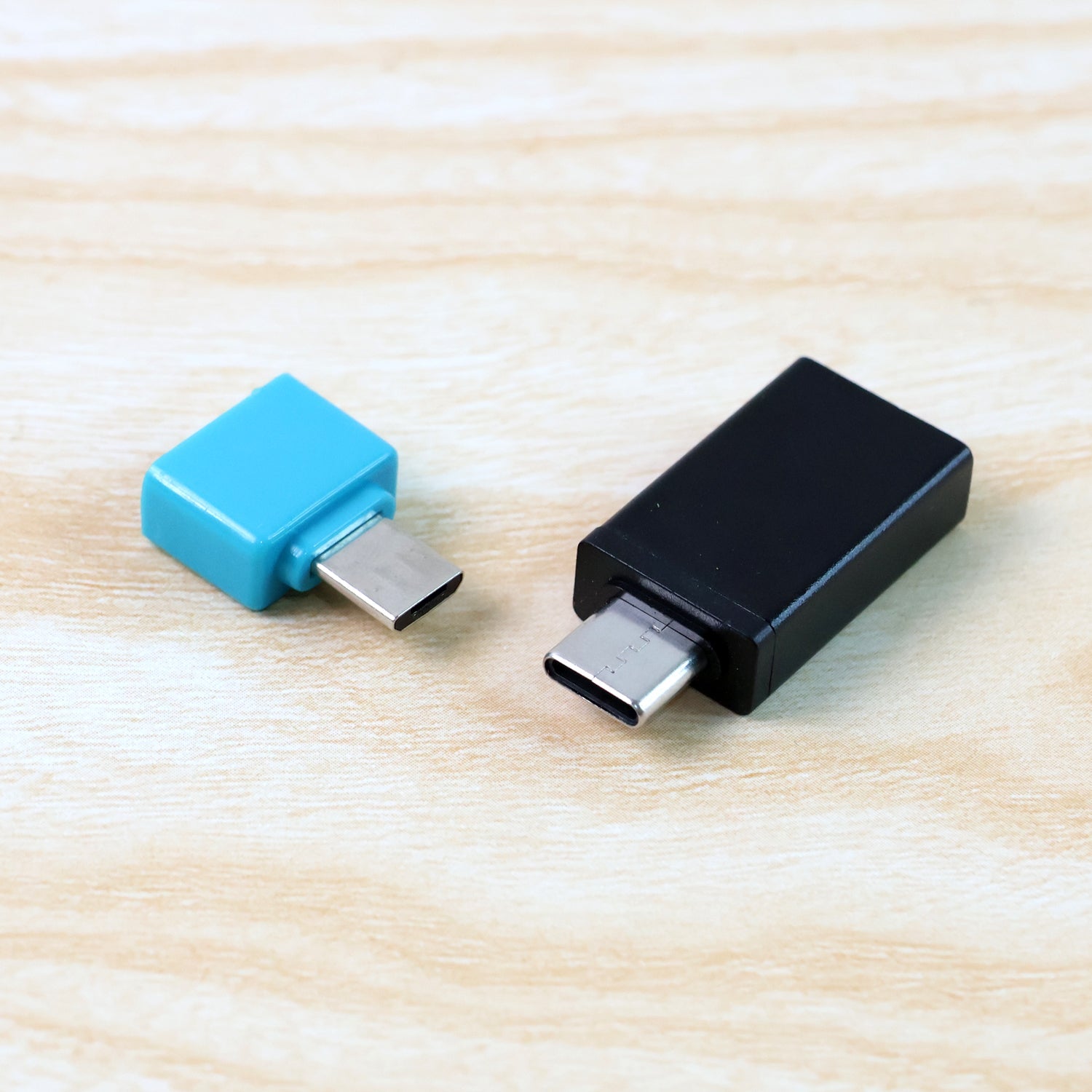 Type-C USB OTG adapter connecting a pen drive to a smartphone for easy data transfer.