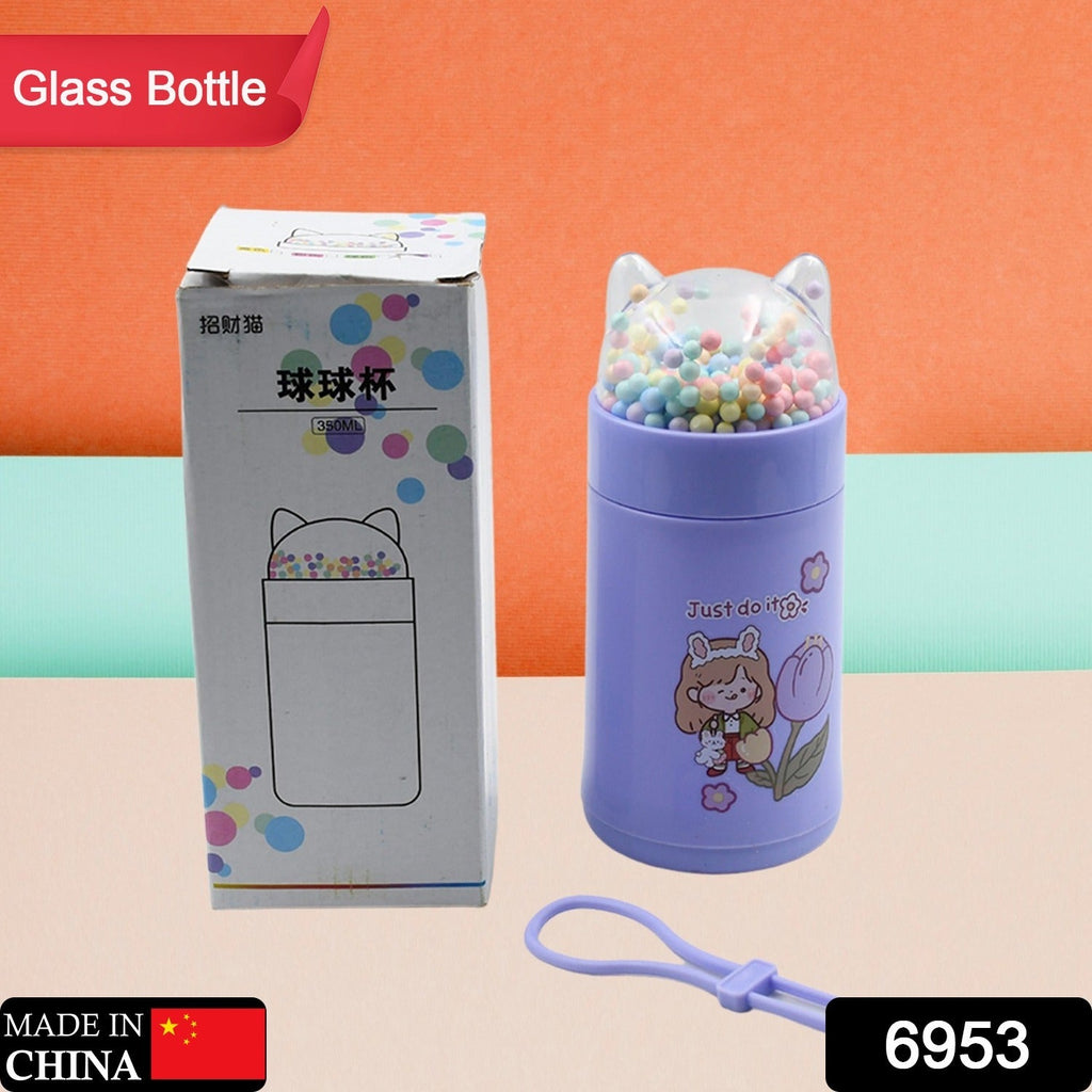 Close-up of the sparkling finish on the 350ml glass water bottle for kids.