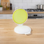 Reusable plastic food container suitable for refrigerator storage