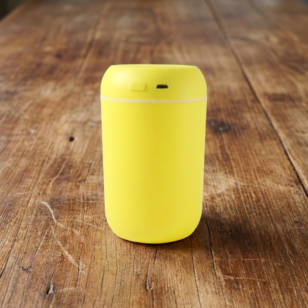 Small air humidifier ideal for personal use on desks