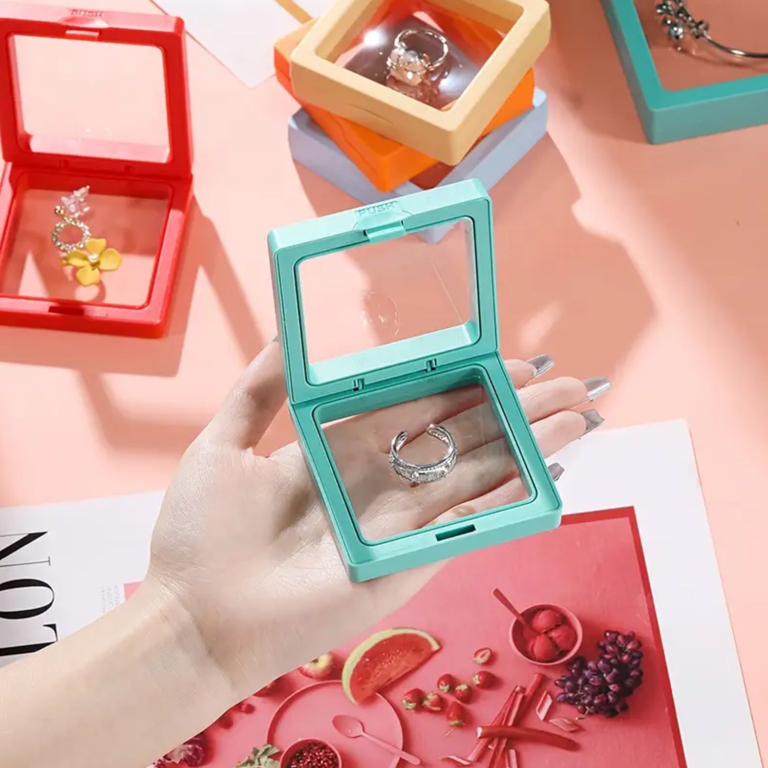 Transparent floating jewellery display box for rings and pendants