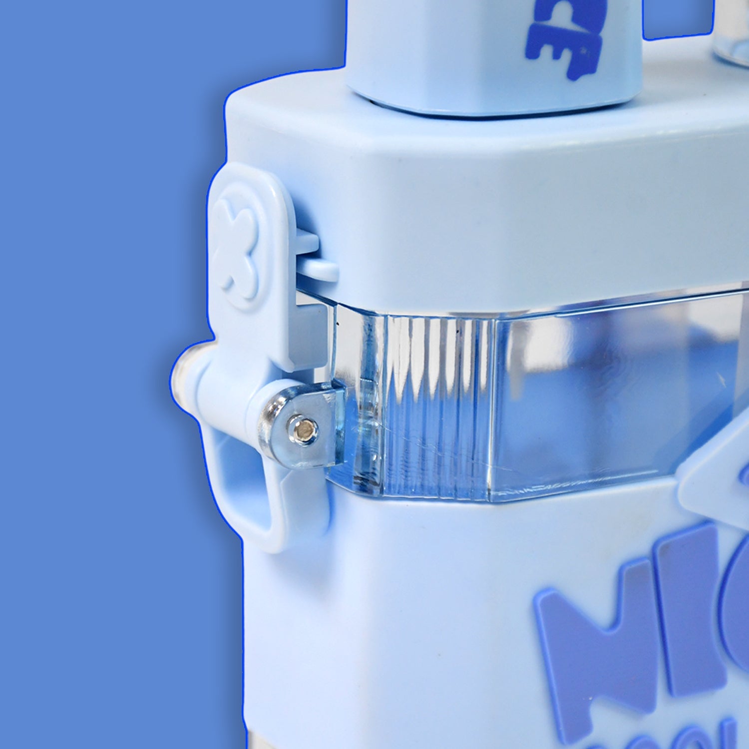 Detail of the easy-access opening on the kids' dual compartment water bottle.