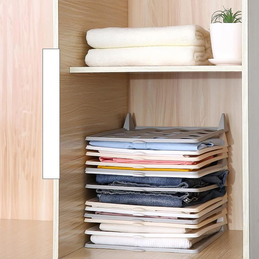 Close-up of the durable PP material and compact design of the shirt folding board.