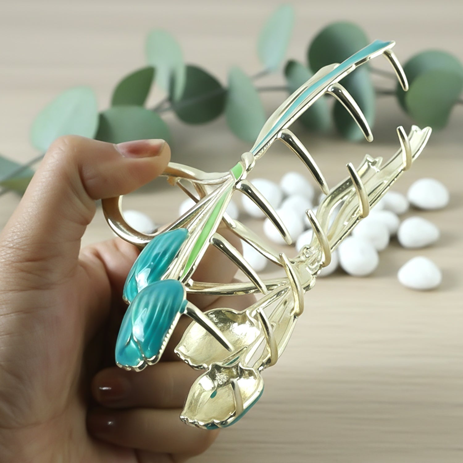 Elegant floral hair claw clip for casual and semi-formal styles