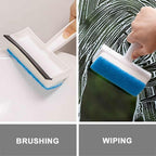 The easy-to-use cleaning brush with an integrated wiper for mirrors.