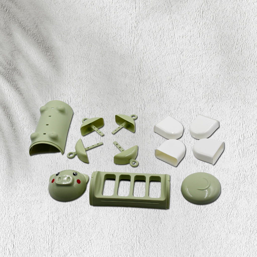 Close-up of the versatile ice mold set, highlighting the cute pig shapes perfect for homemade ice candy.