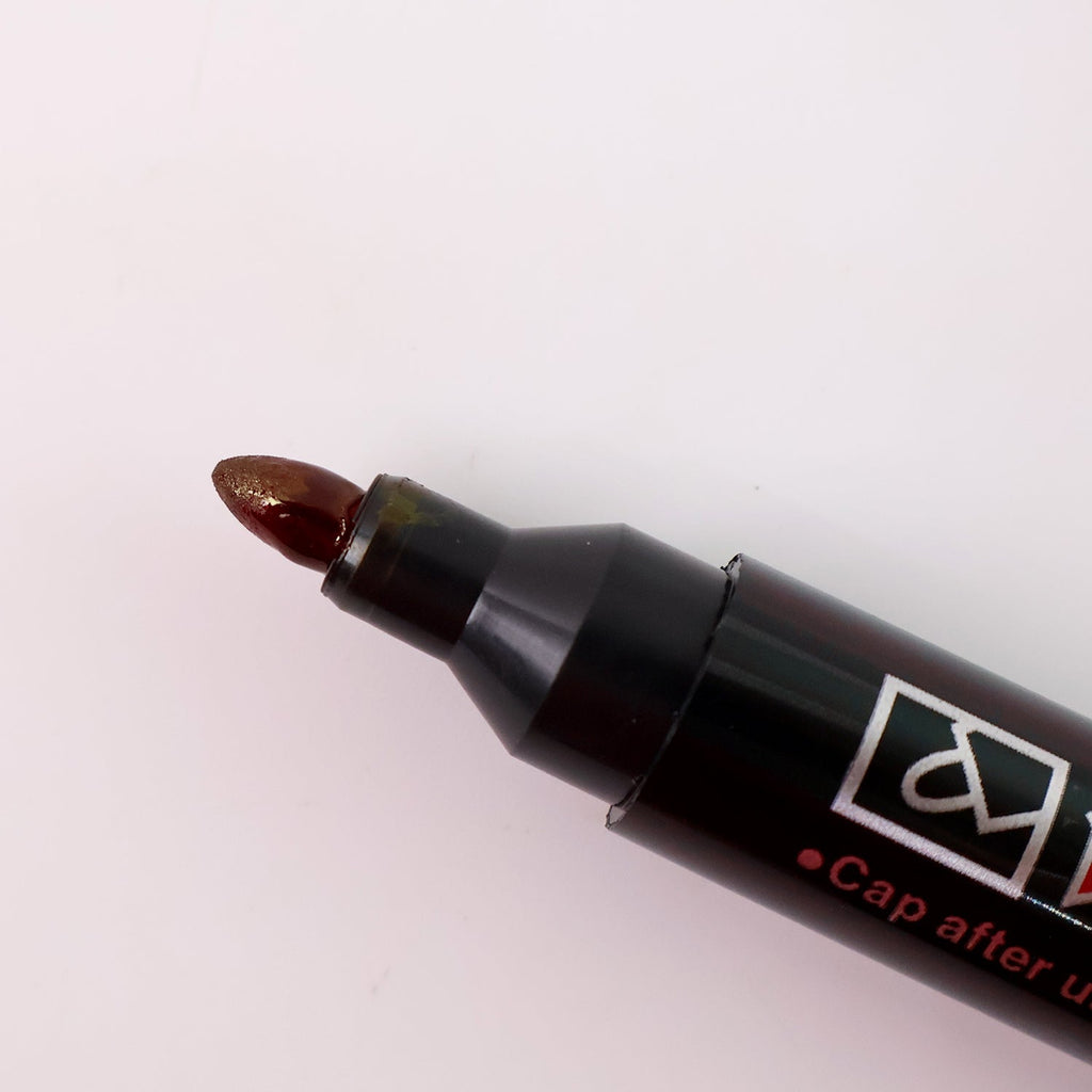 Permanent red marker pens featuring fade-resistant and smudge-proof ink