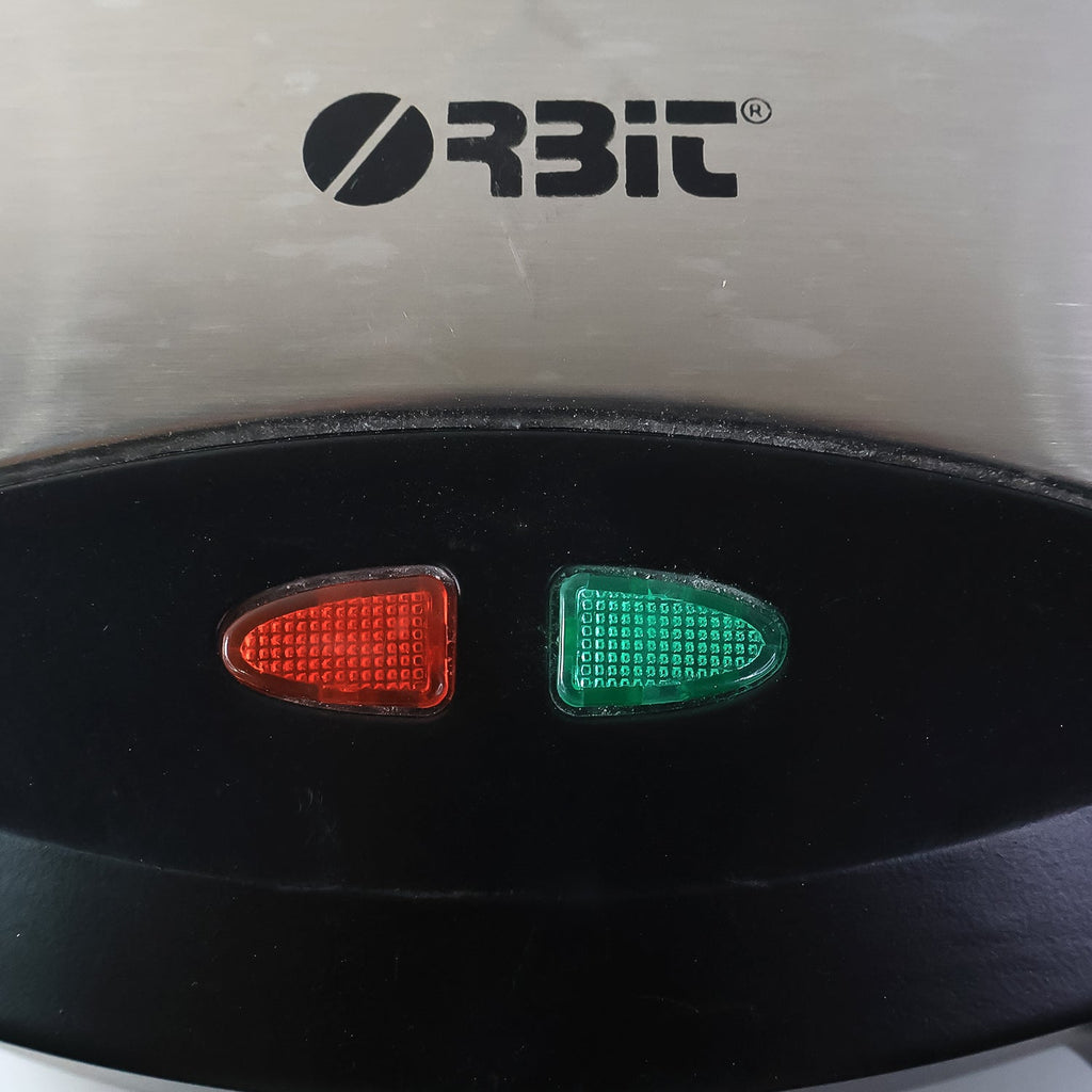 Orbit sandwich maker with removable non-stick interchangeable plates