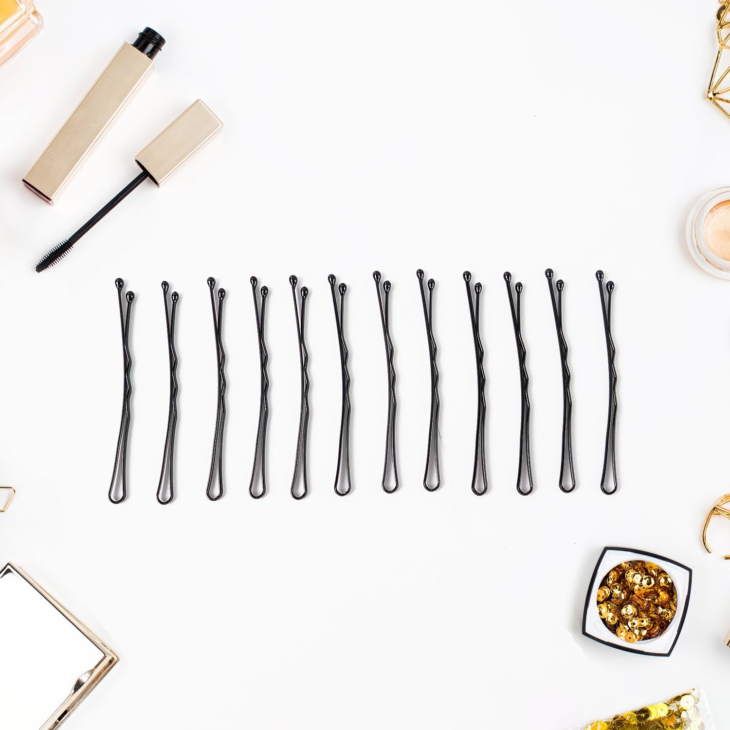 Metal hair clips suitable for women and girls for everyday grooming