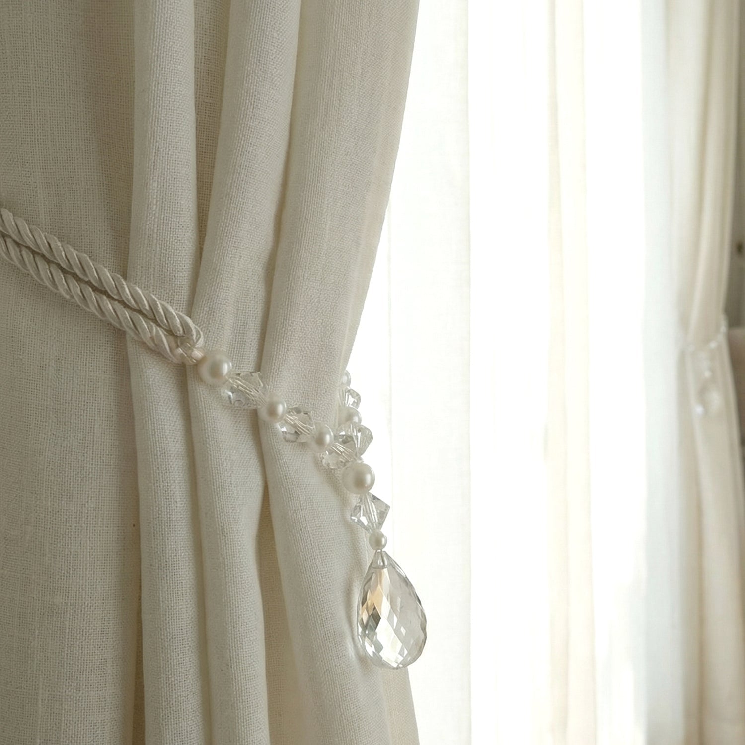 Premium crystal and pearl curtain tieback for windows