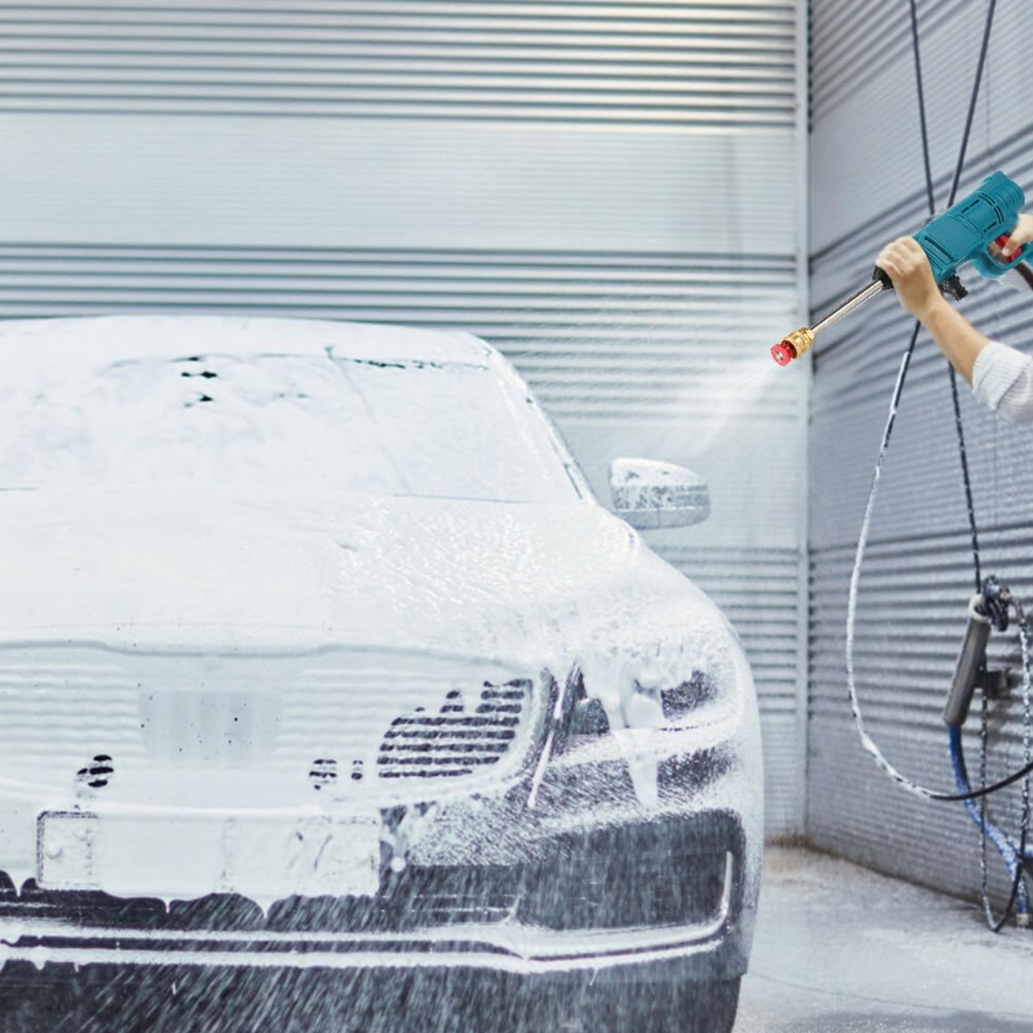 Ergonomic washer gun cordless with multiple nozzles for adjustable spray