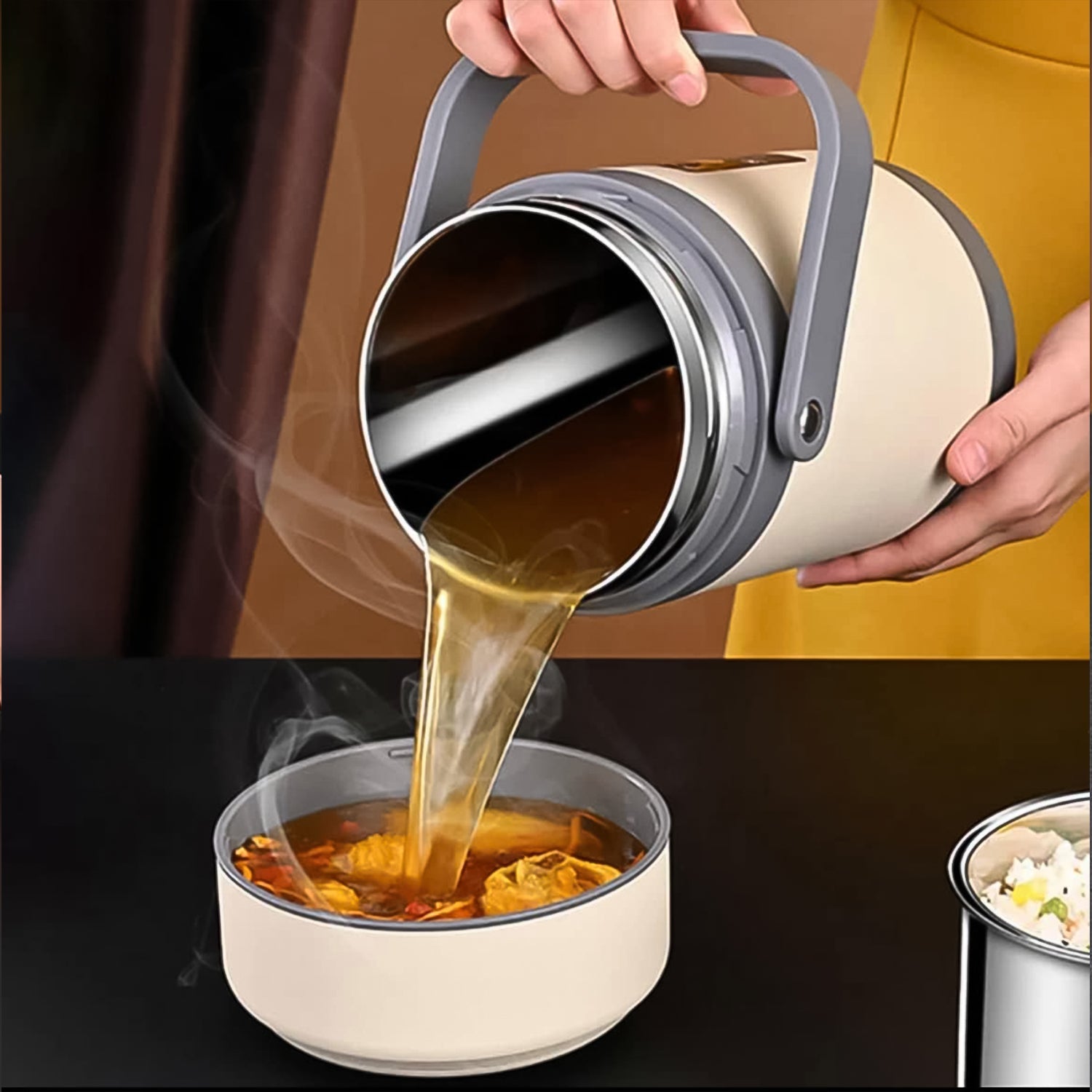 Open portable food warmer showing its spacious 2L capacity and removable liner.