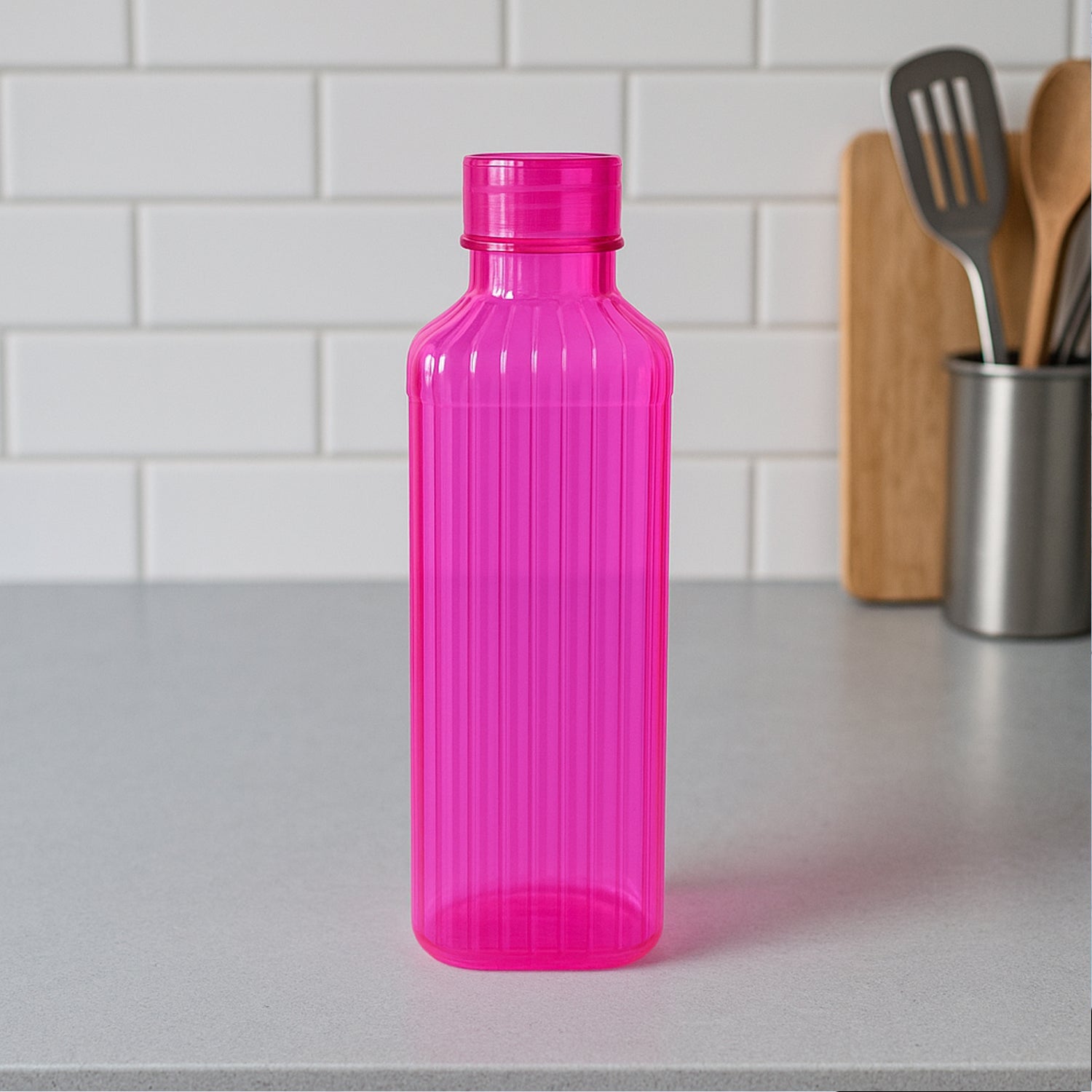 Eco-friendly reusable transparent water bottle for everyday use