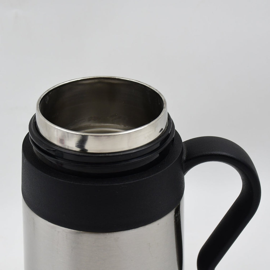 Top-down view of the Bottlart vacuum insulated mug with lid.