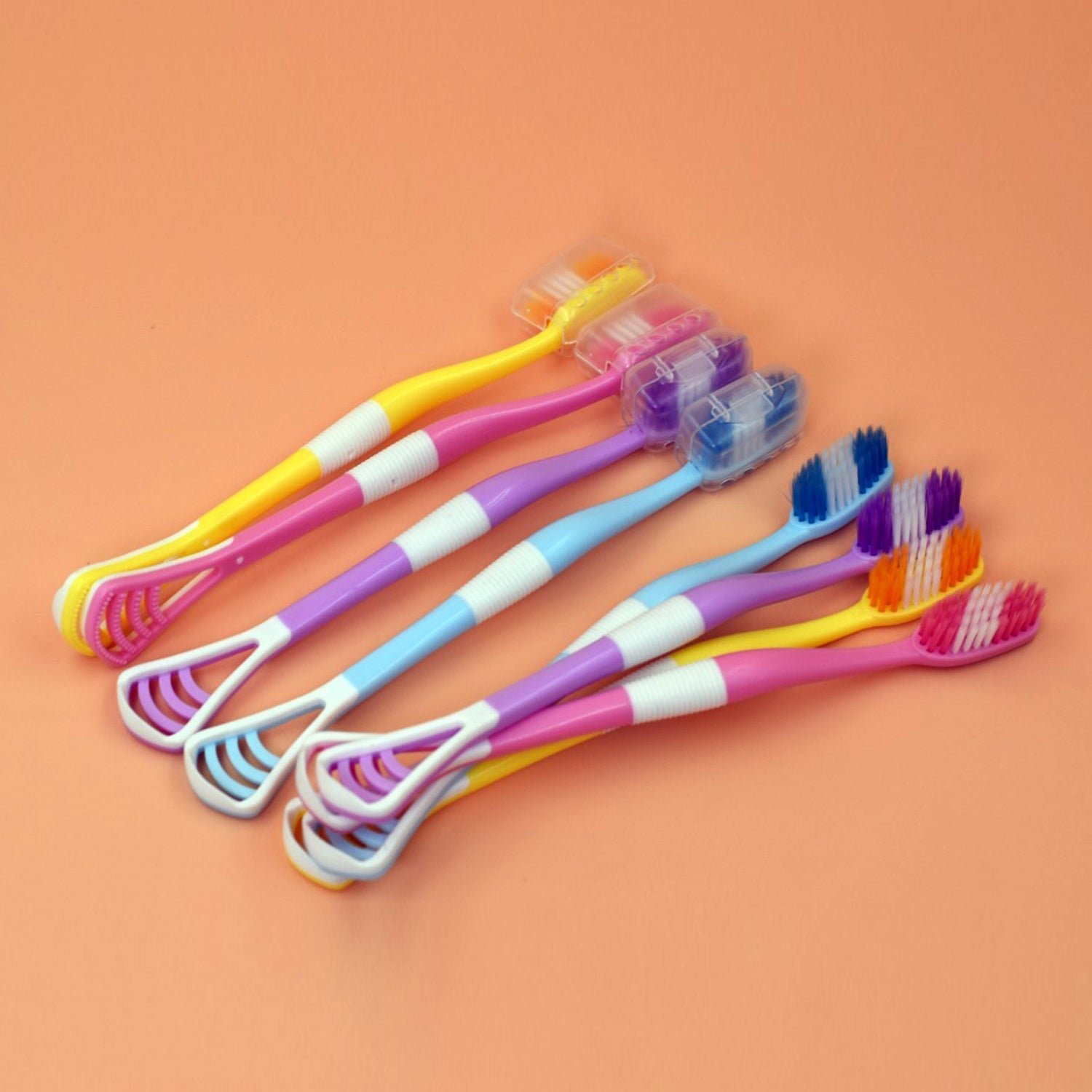 Close-up of the secure clasp on the 2-in-1 toothbrush case.