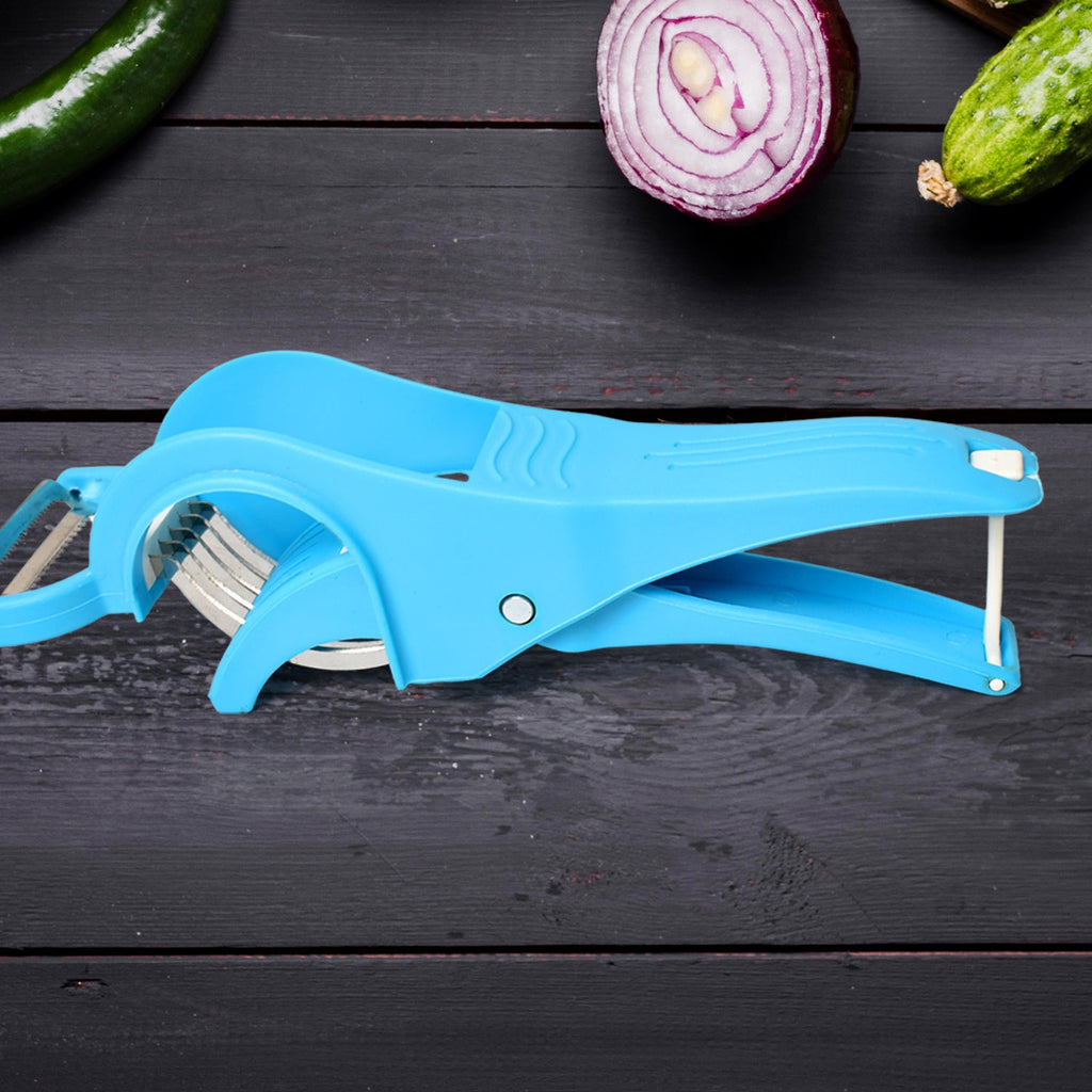 Ergonomic handle of the vegetable and fruit cutter, designed for a comfortable and secure grip.