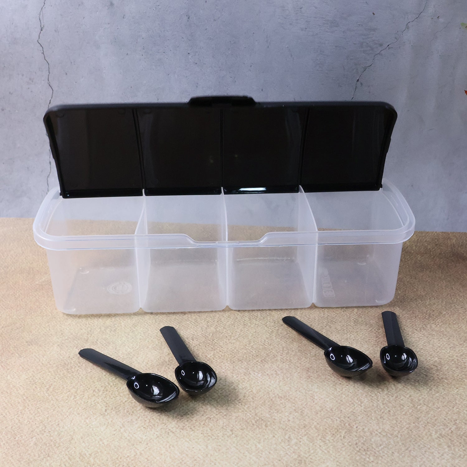 Airtight 4-section spice box with transparent lids and spoons for each compartment