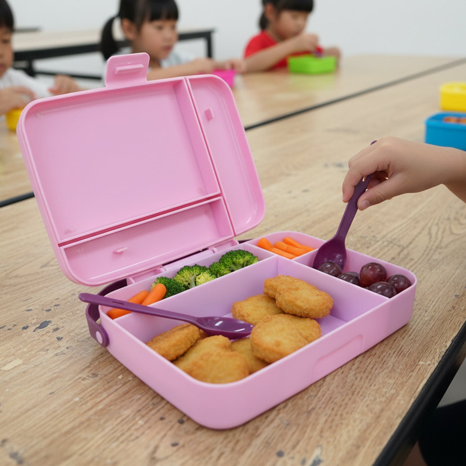 Secure locking lid lunch box prevents spills and leaks during travel