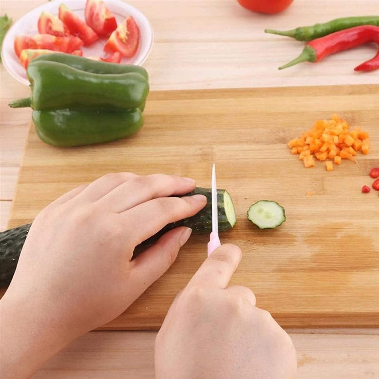Cisora thick bamboo chopping board with a convenient holder, ready for kitchen use.