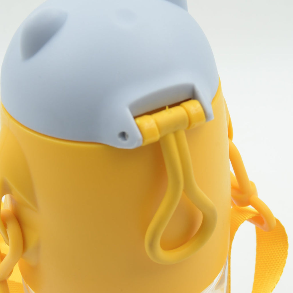 This durable gym water bottle sits on exercise equipment, ideal for fitness enthusiasts.