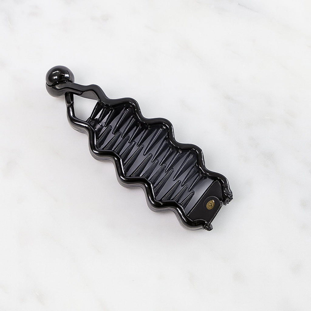 Hair claw clip designed for non-slip hold on long hair