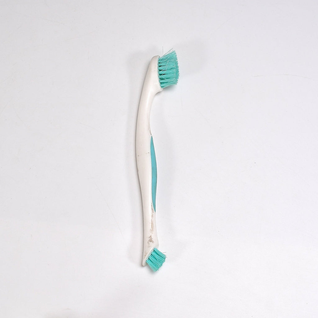 Back view of the Styleva dual-sided cleaning brush, highlighting its compact and practical design.