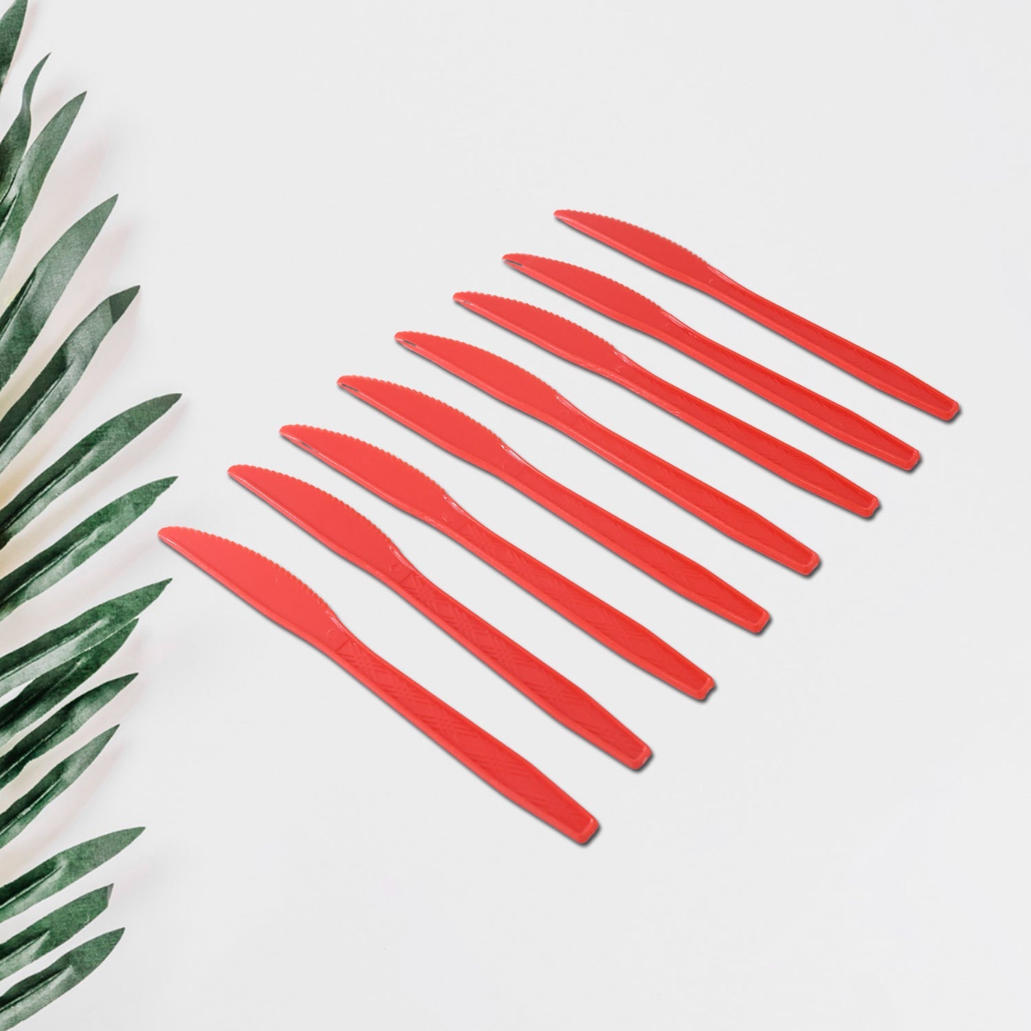 Compact and sturdy reusable plastic knives ideal for disposable cutlery