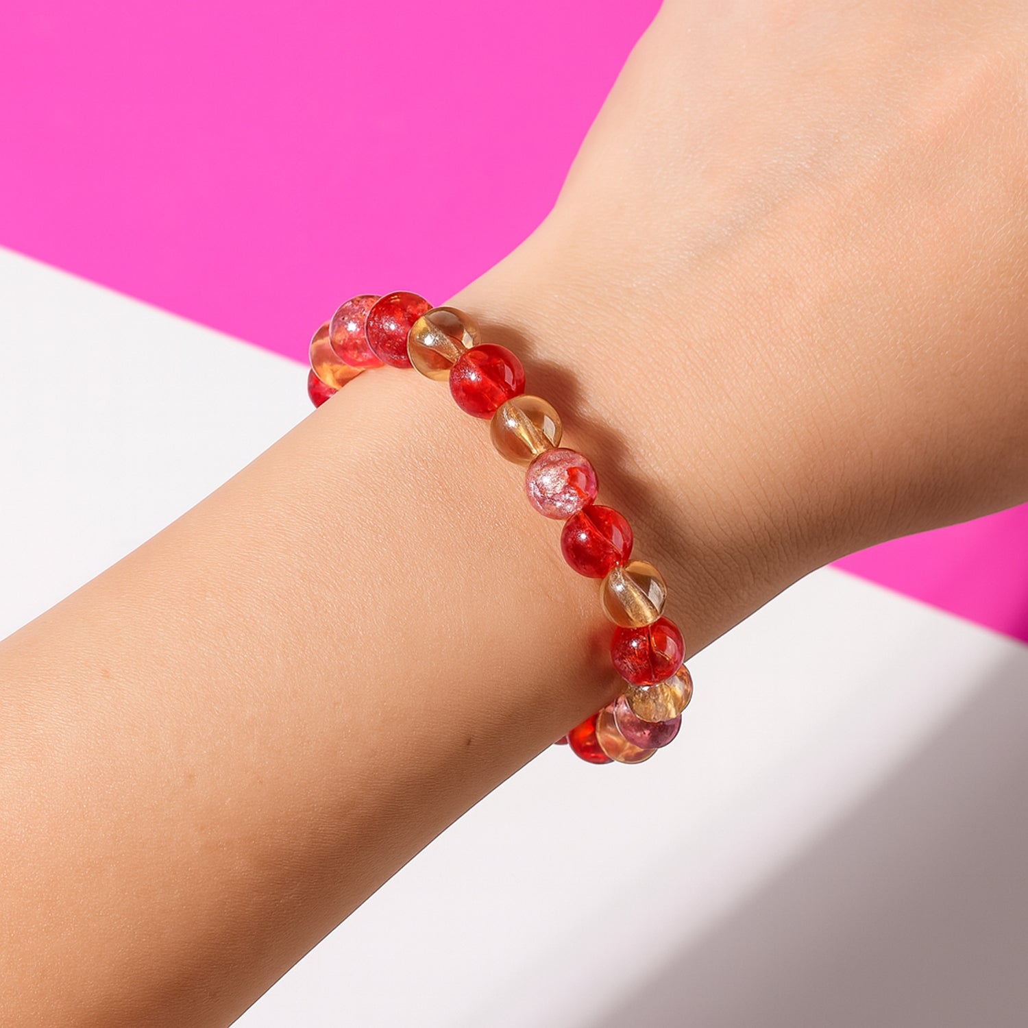 Lightweight elastic beaded bracelet suitable for comfortable long wear