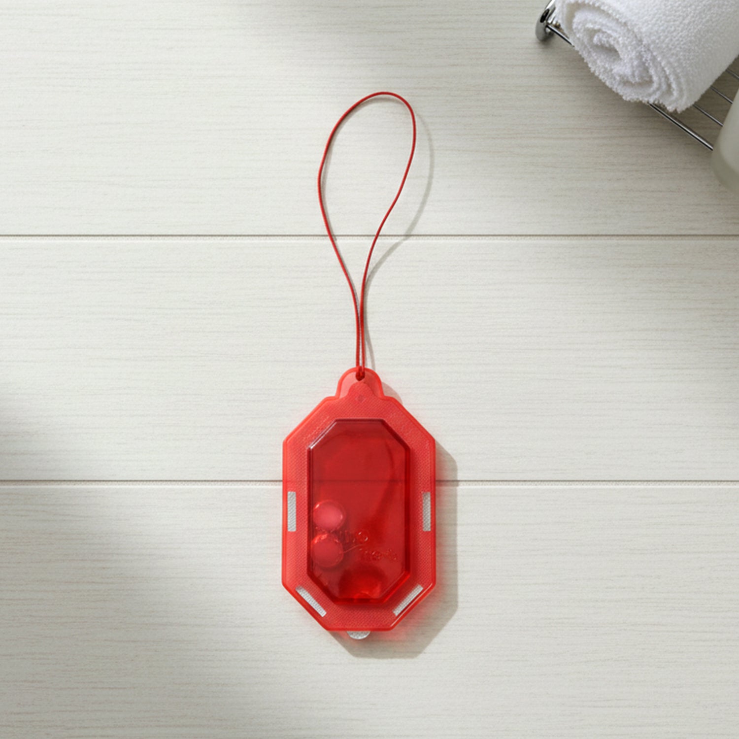 Components of the Apple Berry gel air freshener