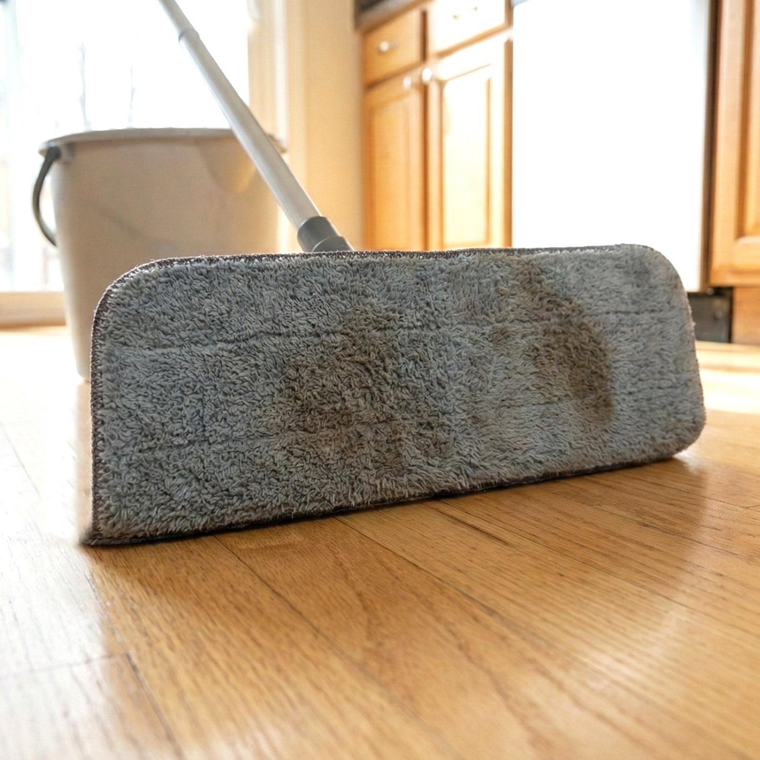 Microfiber flat mop replacement pad for efficient floor cleaning
