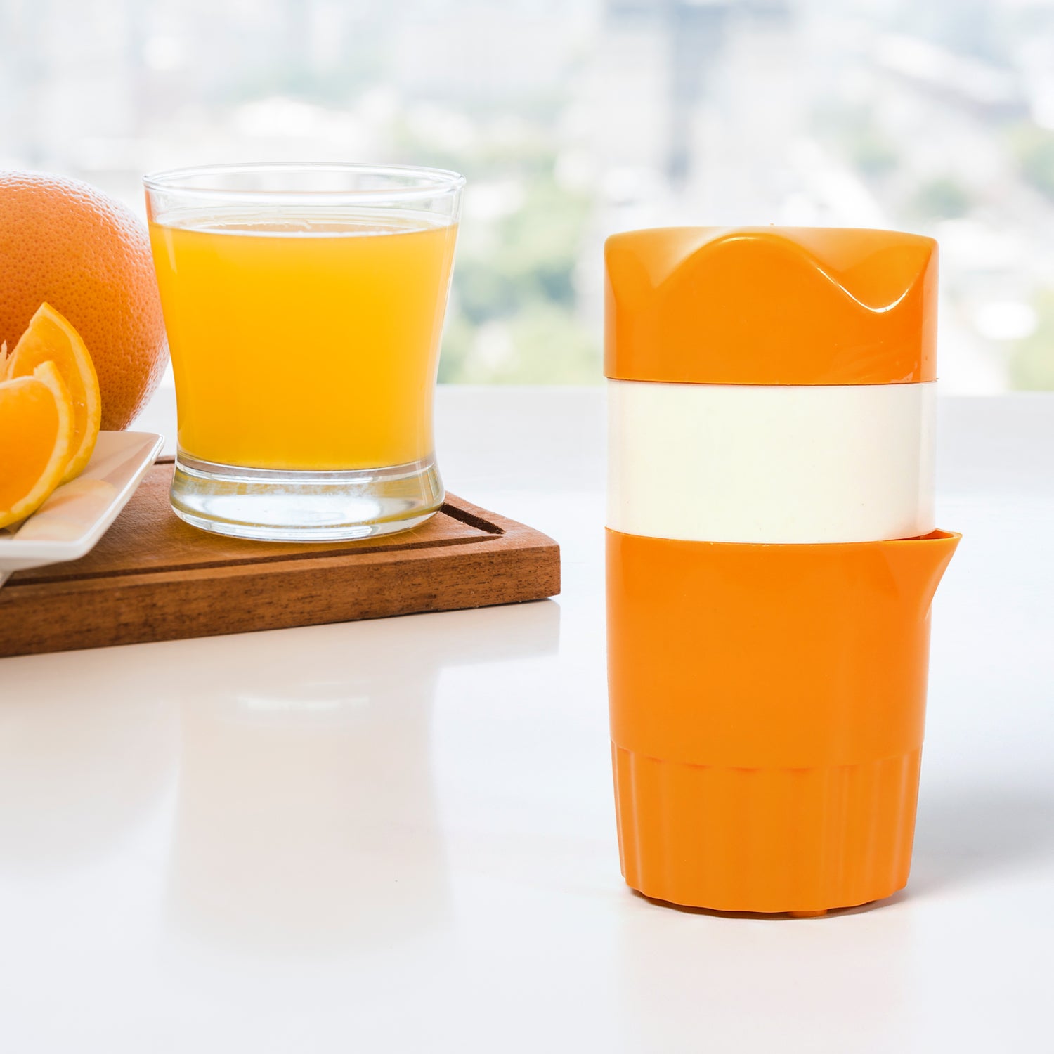 Efficient citrus press with an integrated pouring spout and pulp filter.