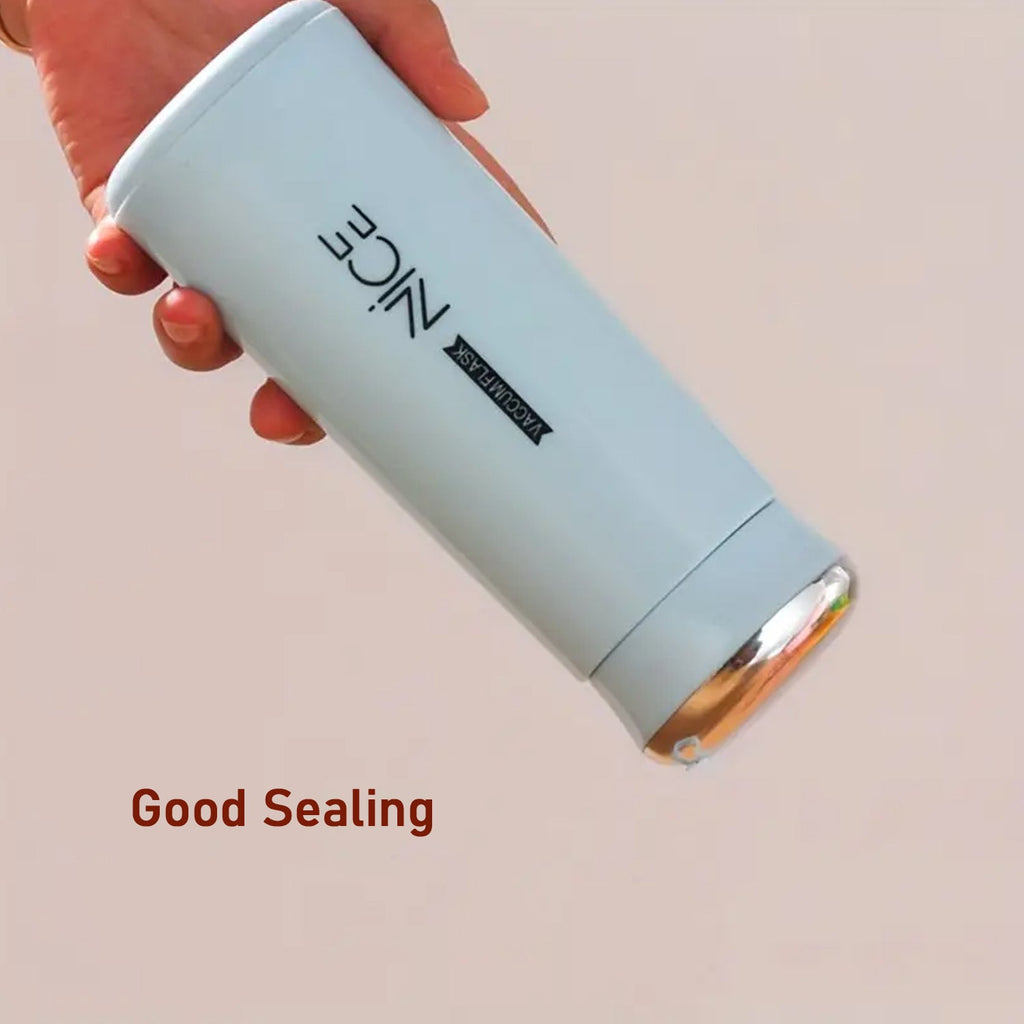 Close-up of the 300ml glass water bottle's smooth surface and the natural texture of its bamboo lid.