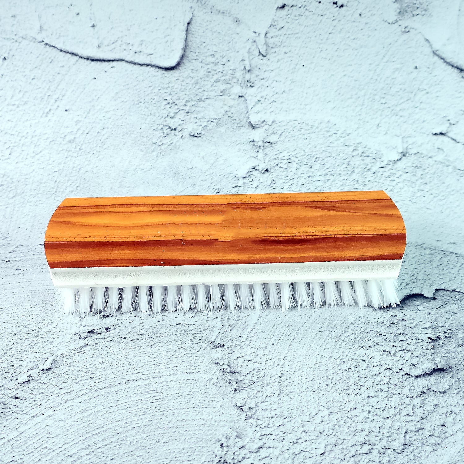 Veepee versatile washing brush set with sturdy bristles and wooden-finish handles