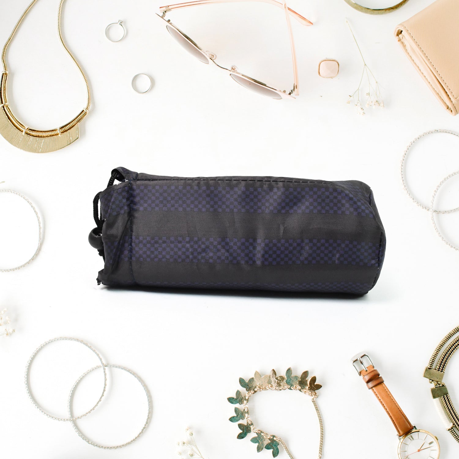 Eco-friendly travel pouch made from rope fabric, ideal for stationery and small items.