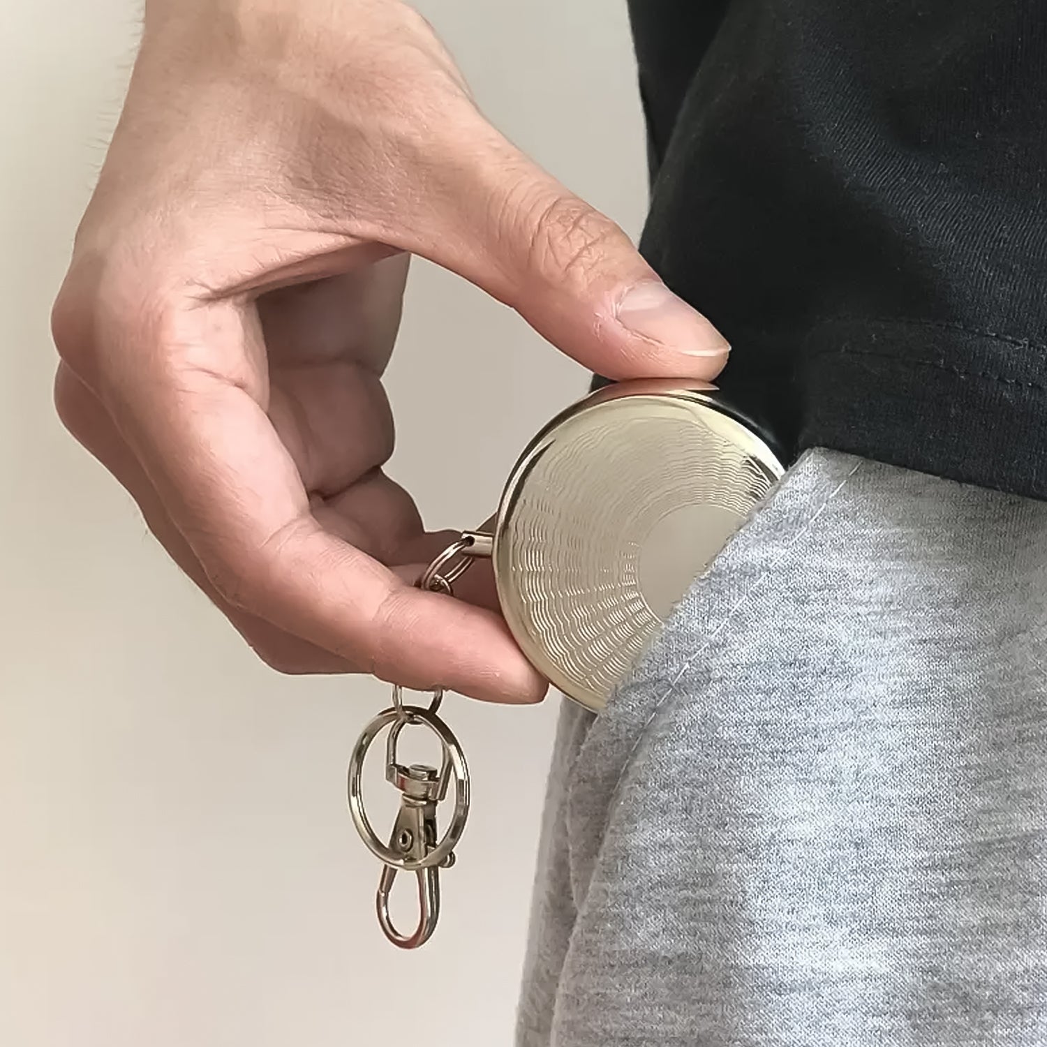 Metal pocket ashtray holder in silver color