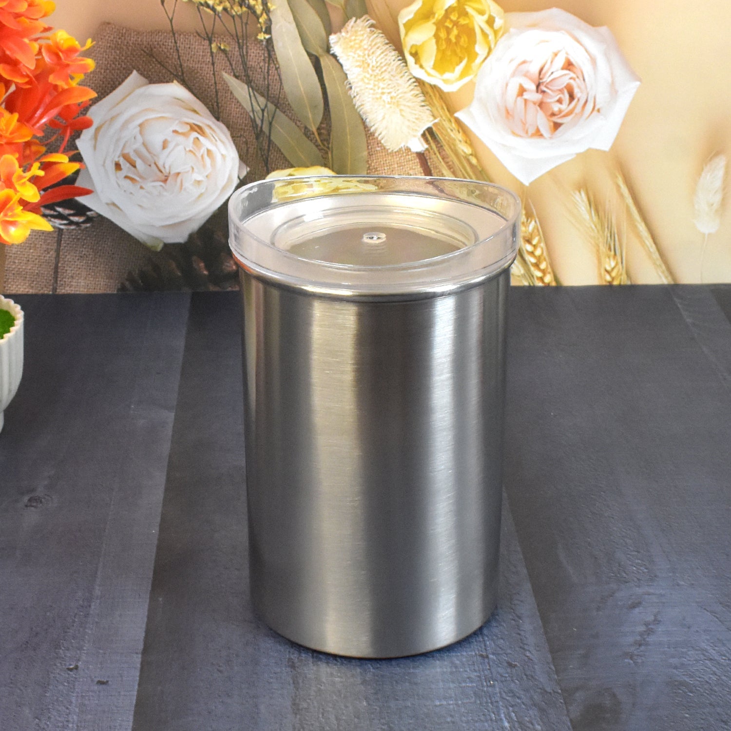 Konvex 1000ml stainless steel airtight container with transparent lid for kitchen storage.