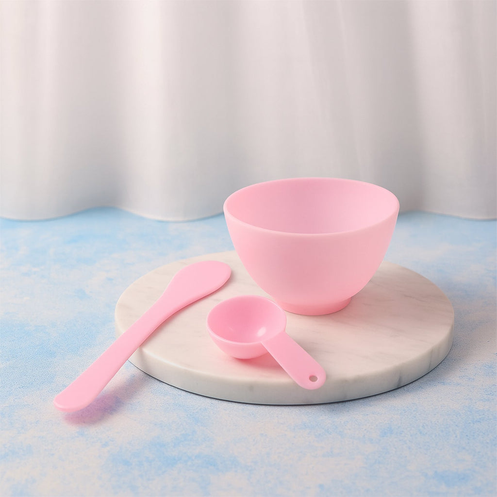 Facial mask mixing bowl accompanied by spatula and measuring spoon