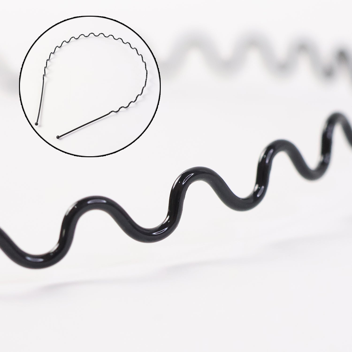 Flexible metal hair band with anti-slip wavy design