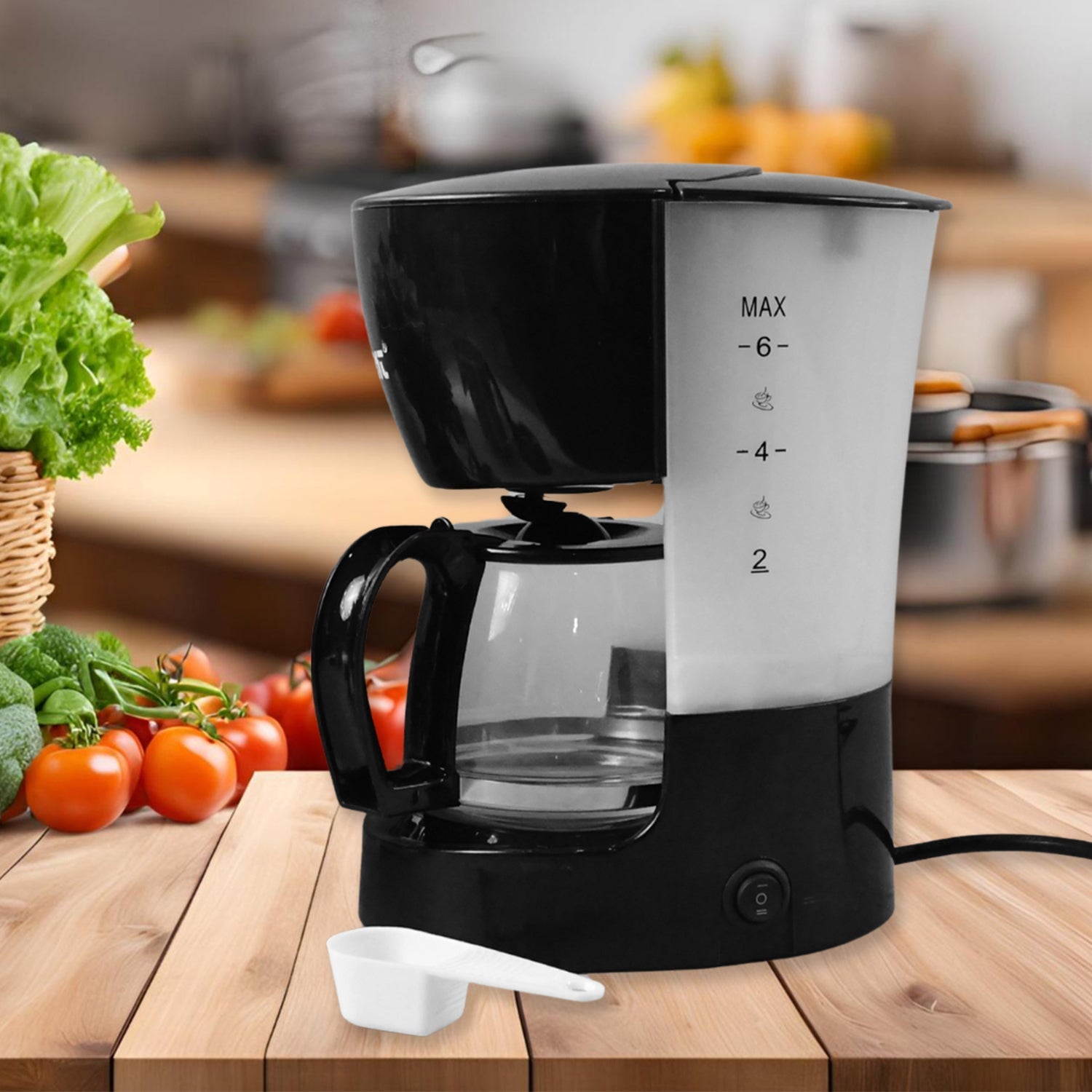 Coffee maker equipped with stainless steel mug accessory