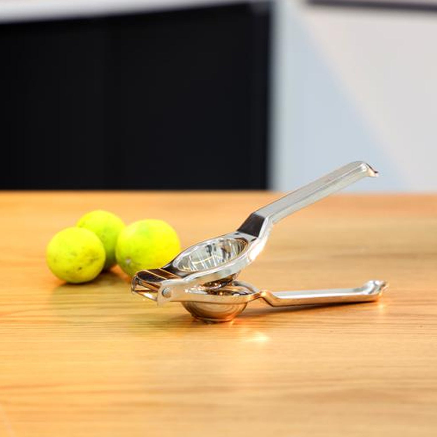 Stainless Steel Lemon Squeezer showcasing its non-slip handle design for comfortable gripping.