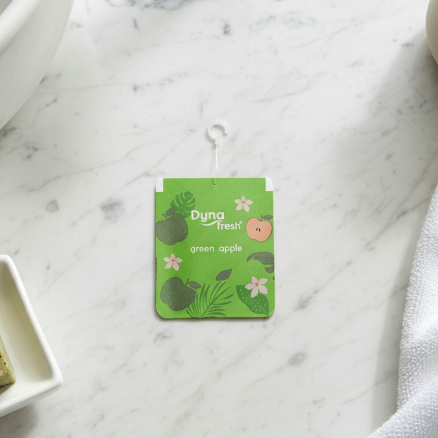 Refreshing apple fragrance air gel, portable deodorizer