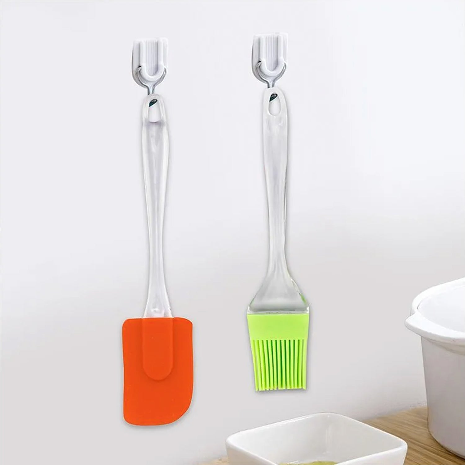Two-piece silicone spatula and pastry brush set for baking and grilling.